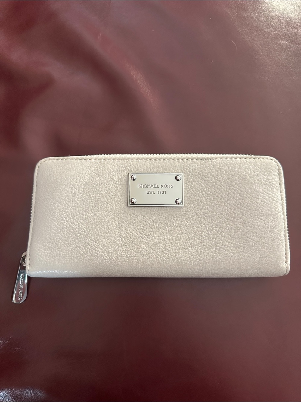 Vintage Michael Kors Off-White Pebbled Leather Zip Around Wallet